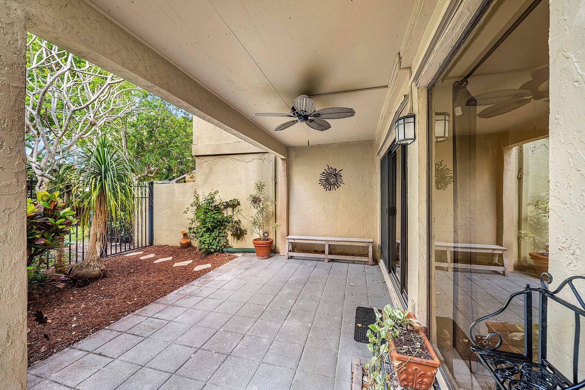 5664 Santiago Circle, Boca Raton, FL 33433 FENCED PATIO AND BACKYARD