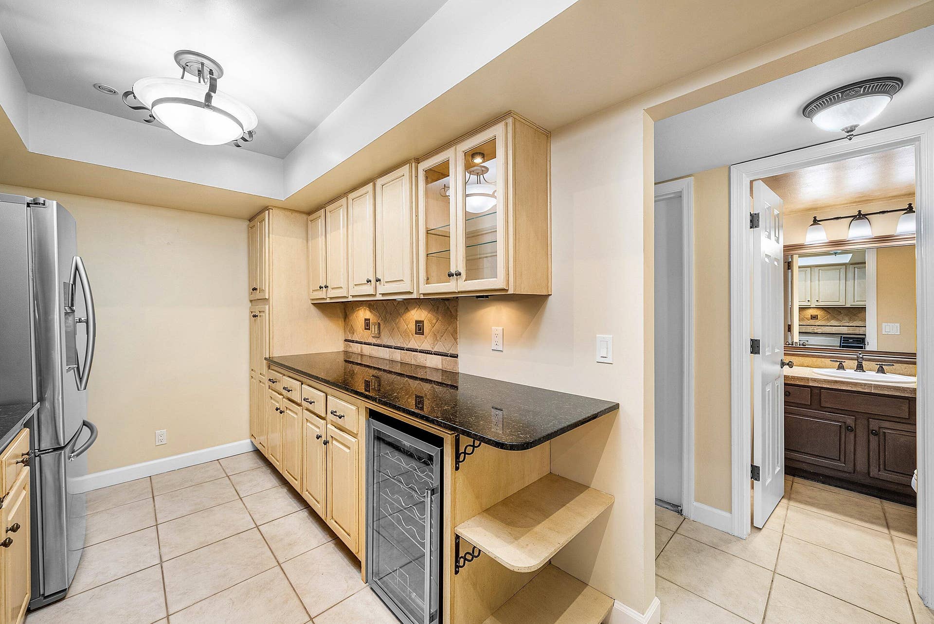 5664 Santiago Circle, Boca Raton, FL 33433 MAIN LEVEL KITCHEN