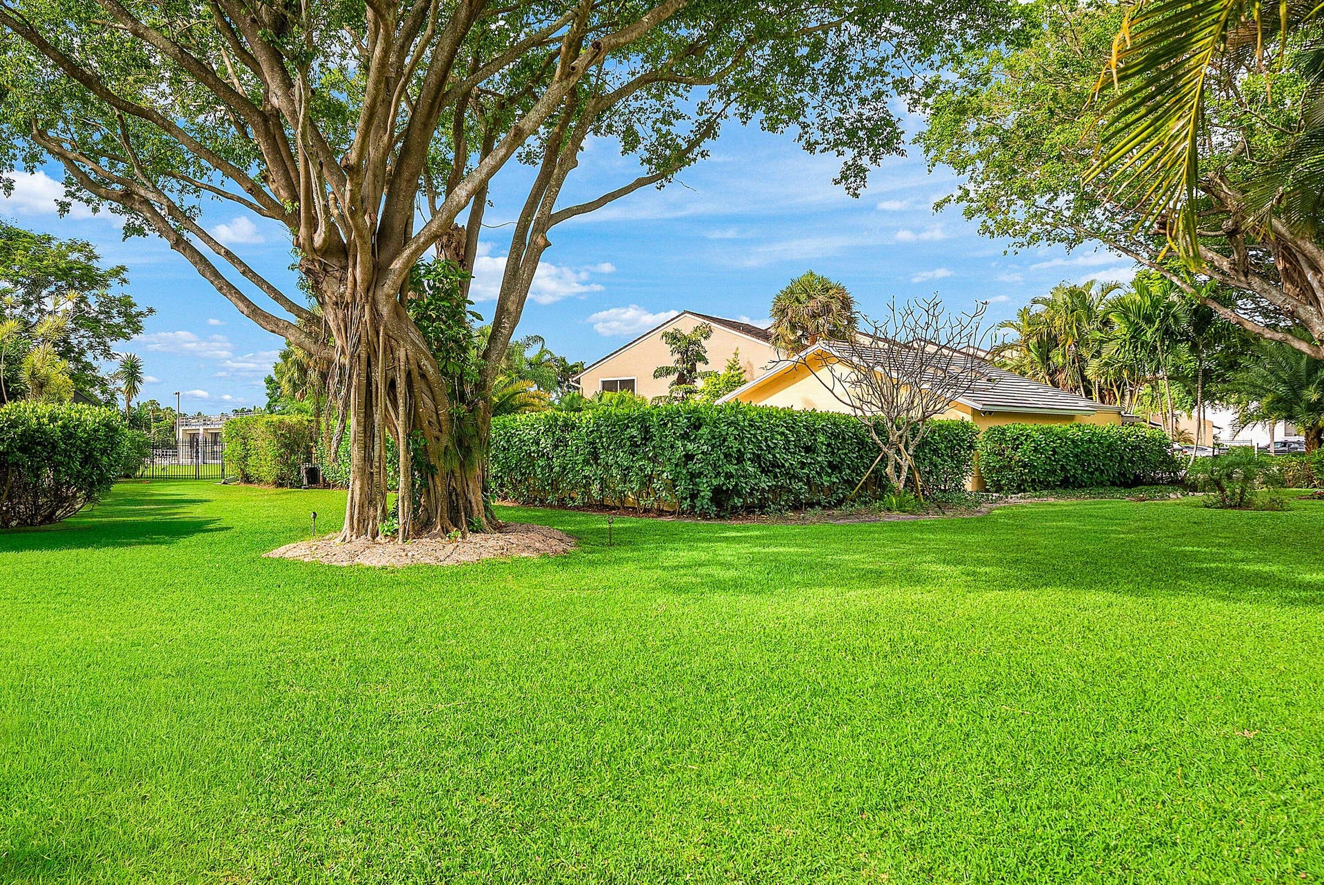 5664 Santiago Circle, Boca Raton, FL 33433 COMMON AREAS