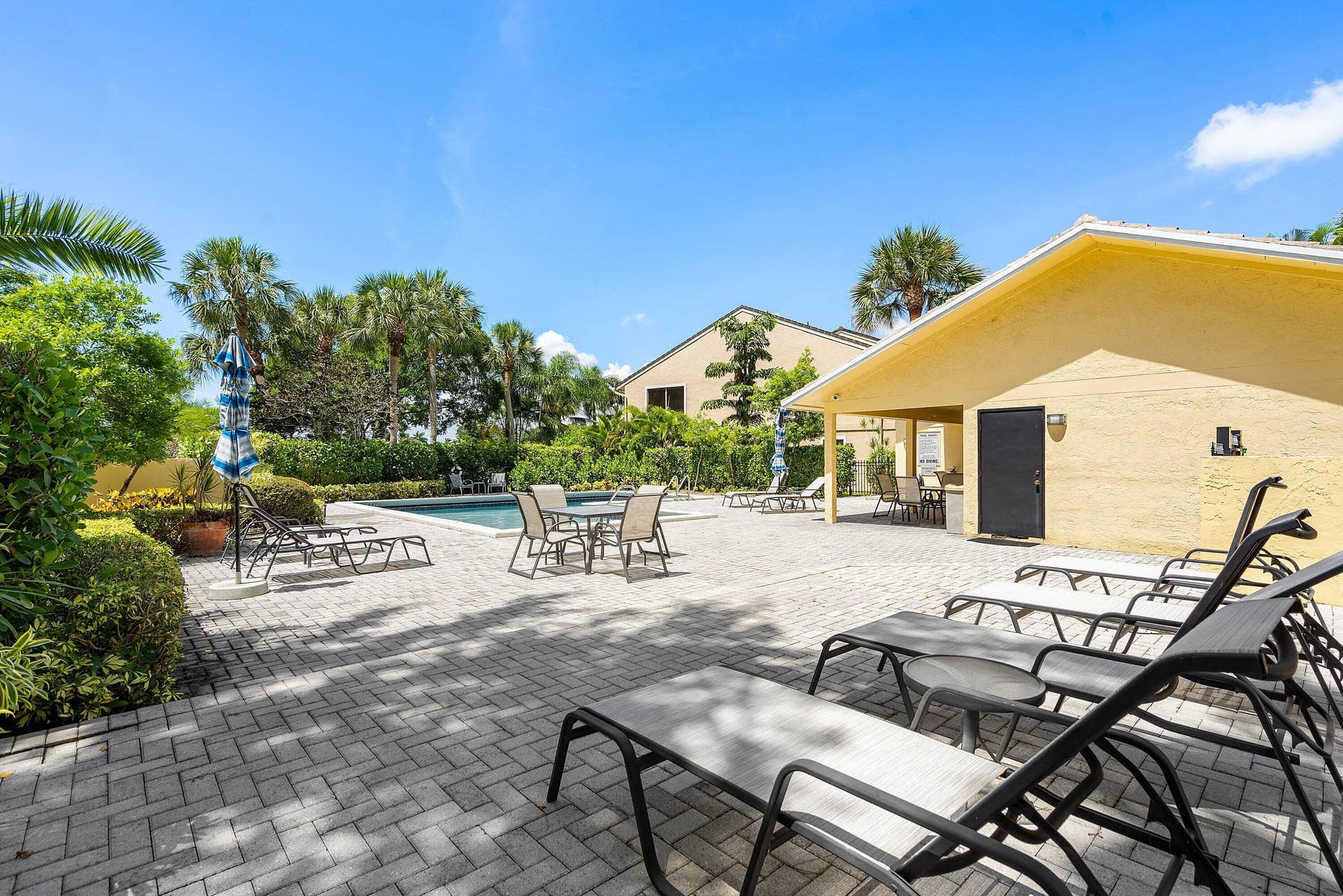 5664 Santiago Circle, Boca Raton, FL 33433 POOL AREA