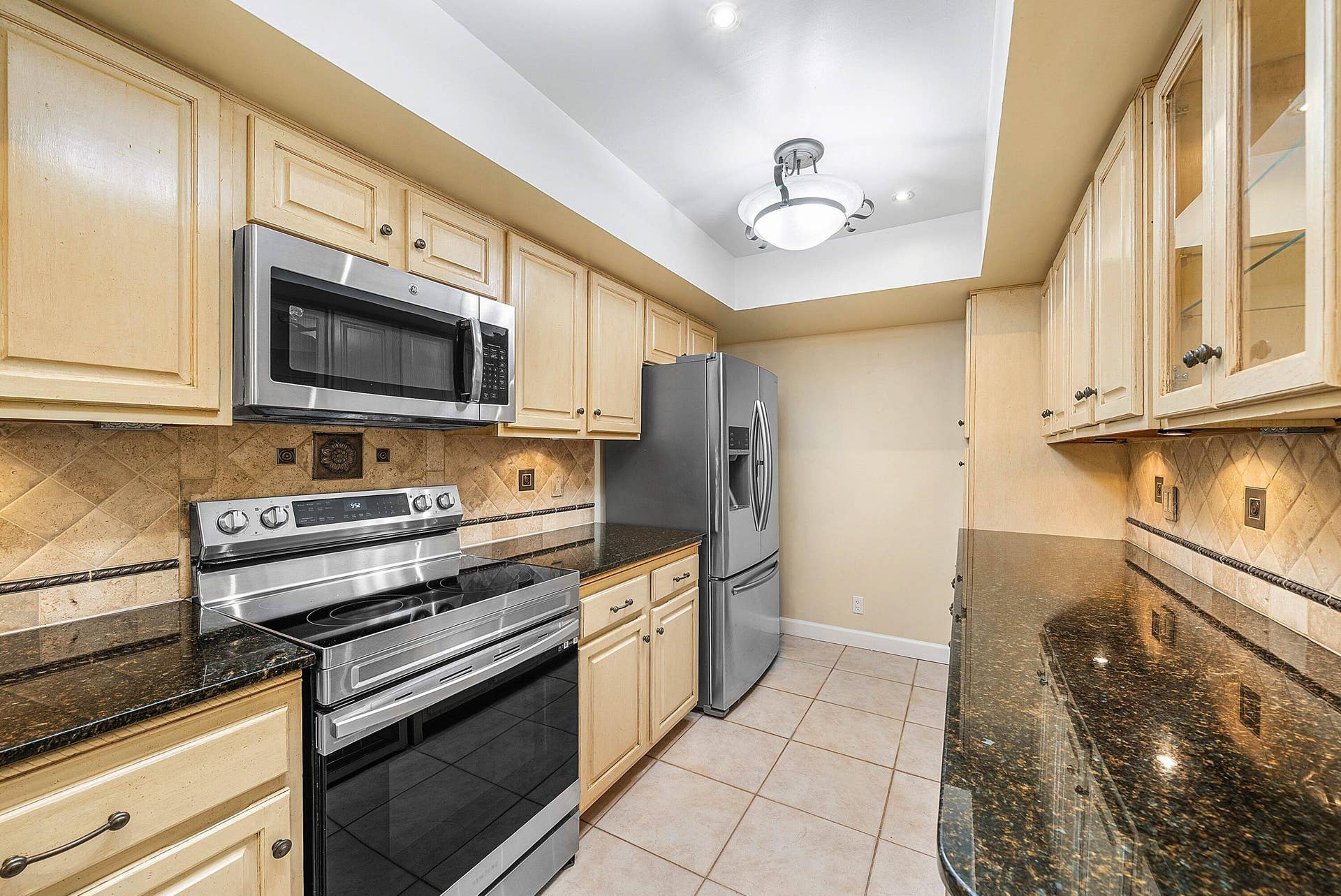 5664 Santiago Circle, Boca Raton, FL 33433 MAIN LEVEL KITCHEN