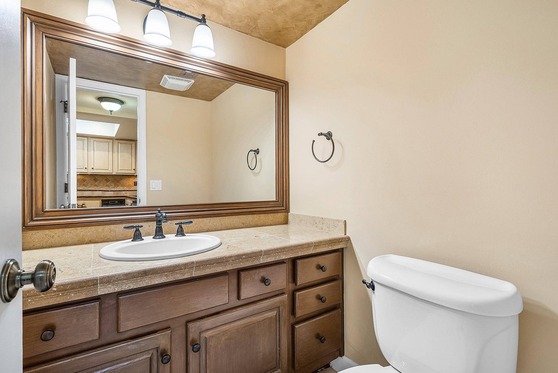 5664 Santiago Circle, Boca Raton, FL 33433 HALF BATHROOM MAIN LEVEL