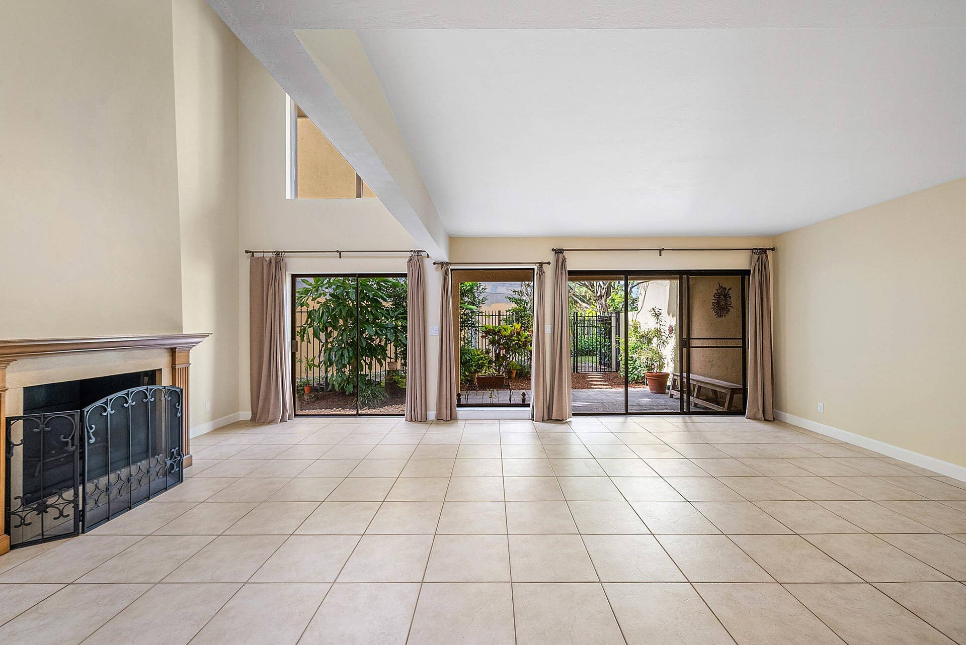 5664 Santiago Circle, Boca Raton, FL 33433 MAIN AREA