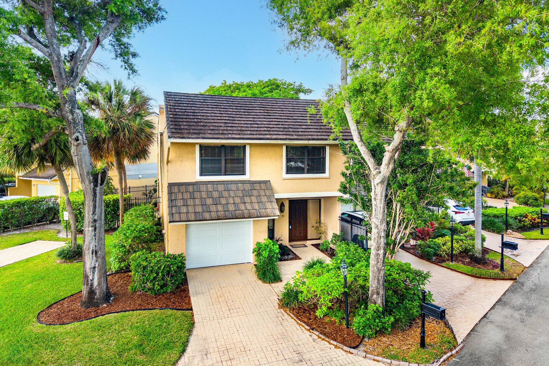 5664 Santiago Circle, Boca Raton, FL 33433 FRONT ENTRANCE