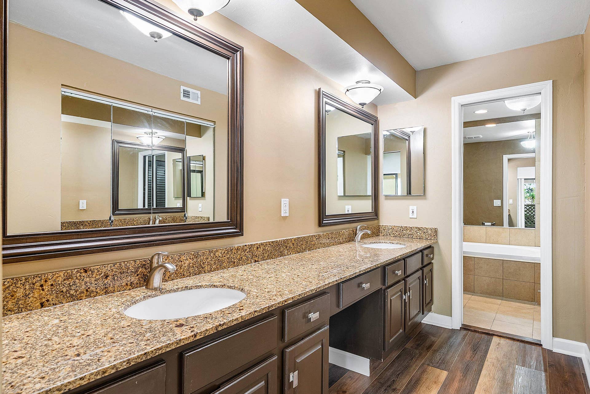 5664 Santiago Circle, Boca Raton, FL 33433 MASTER BATHROOM