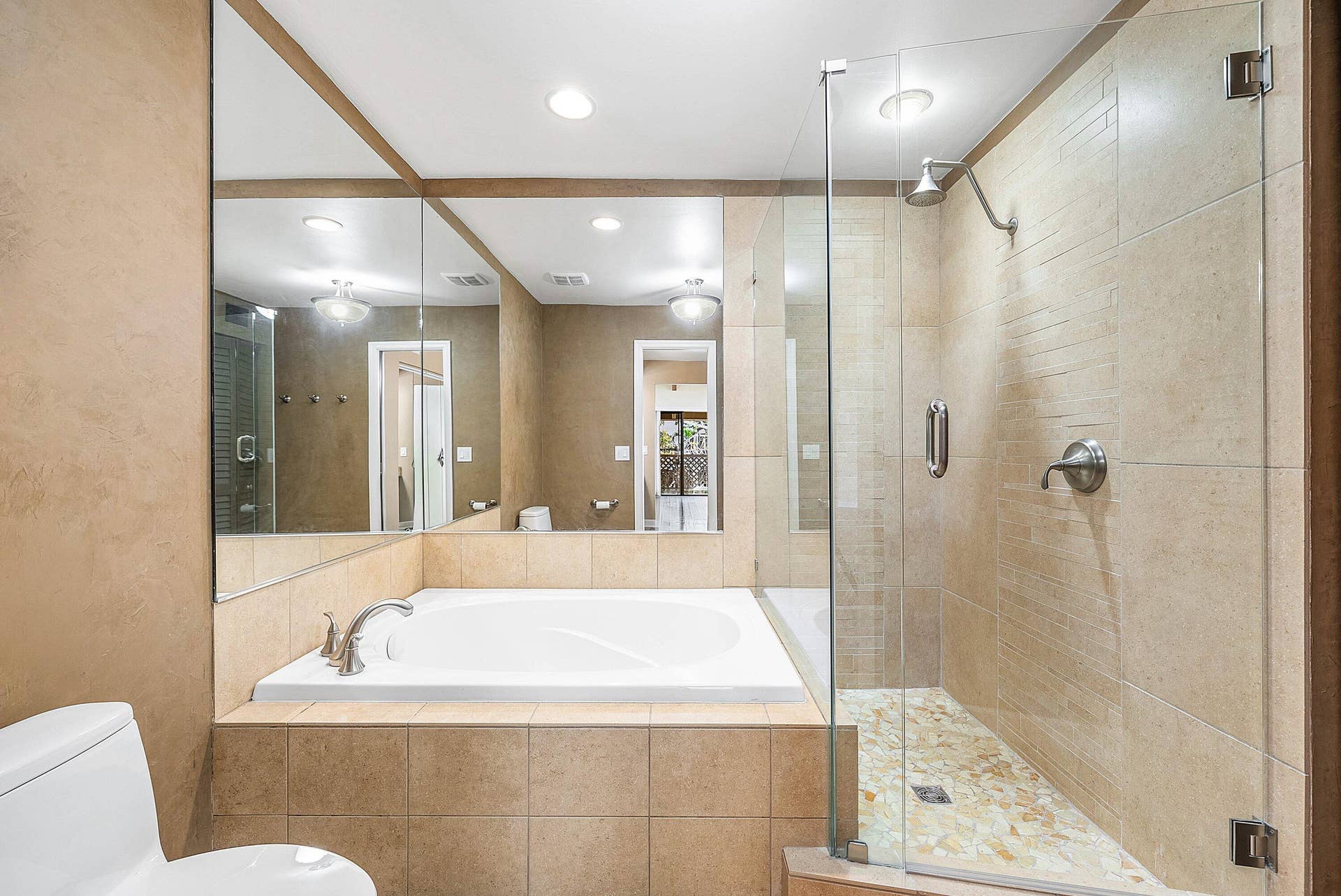 5664 Santiago Circle, Boca Raton, FL 33433 MASTER BATHROOM