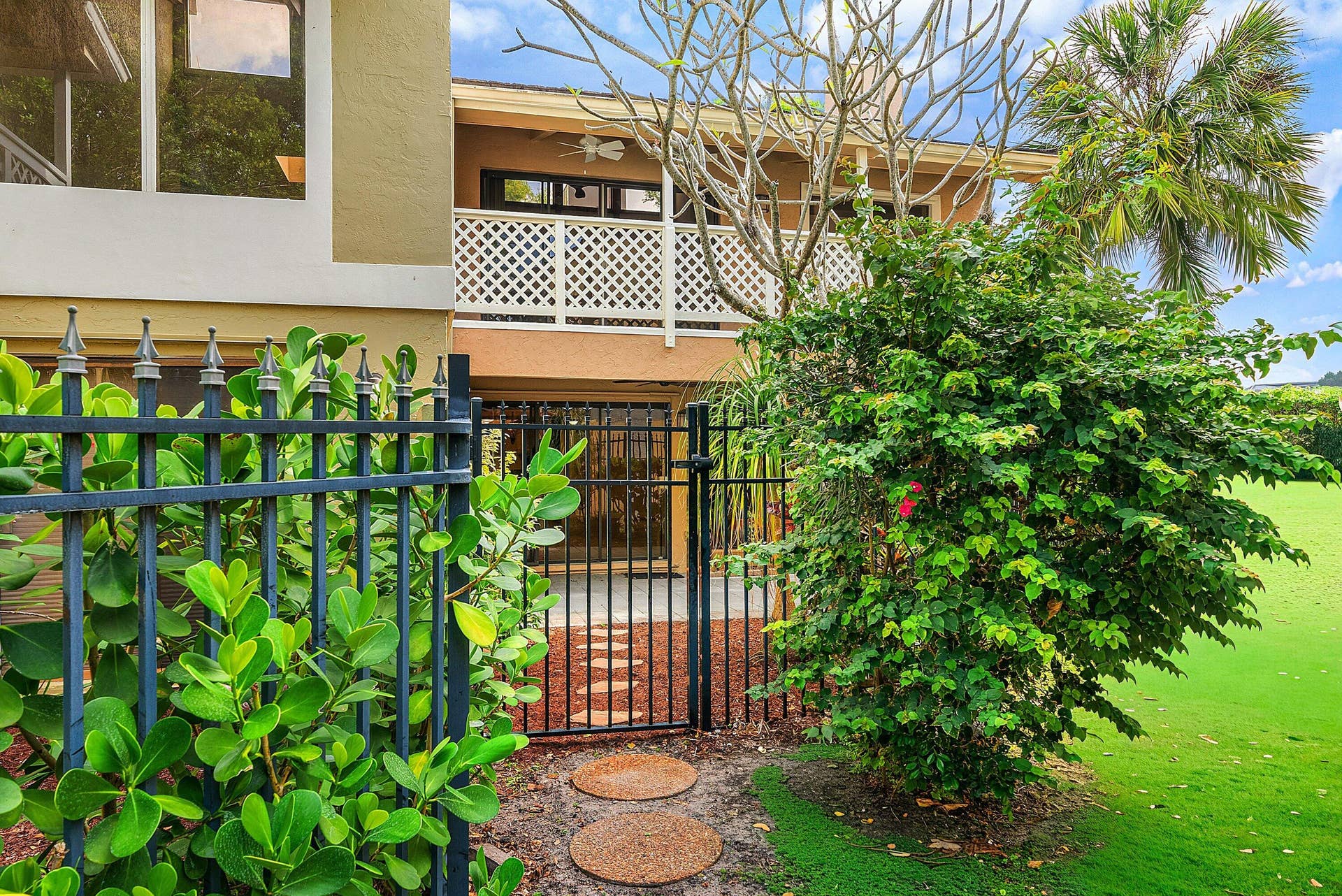 5664 Santiago Circle, Boca Raton, FL 33433 FENCED BACKYARD