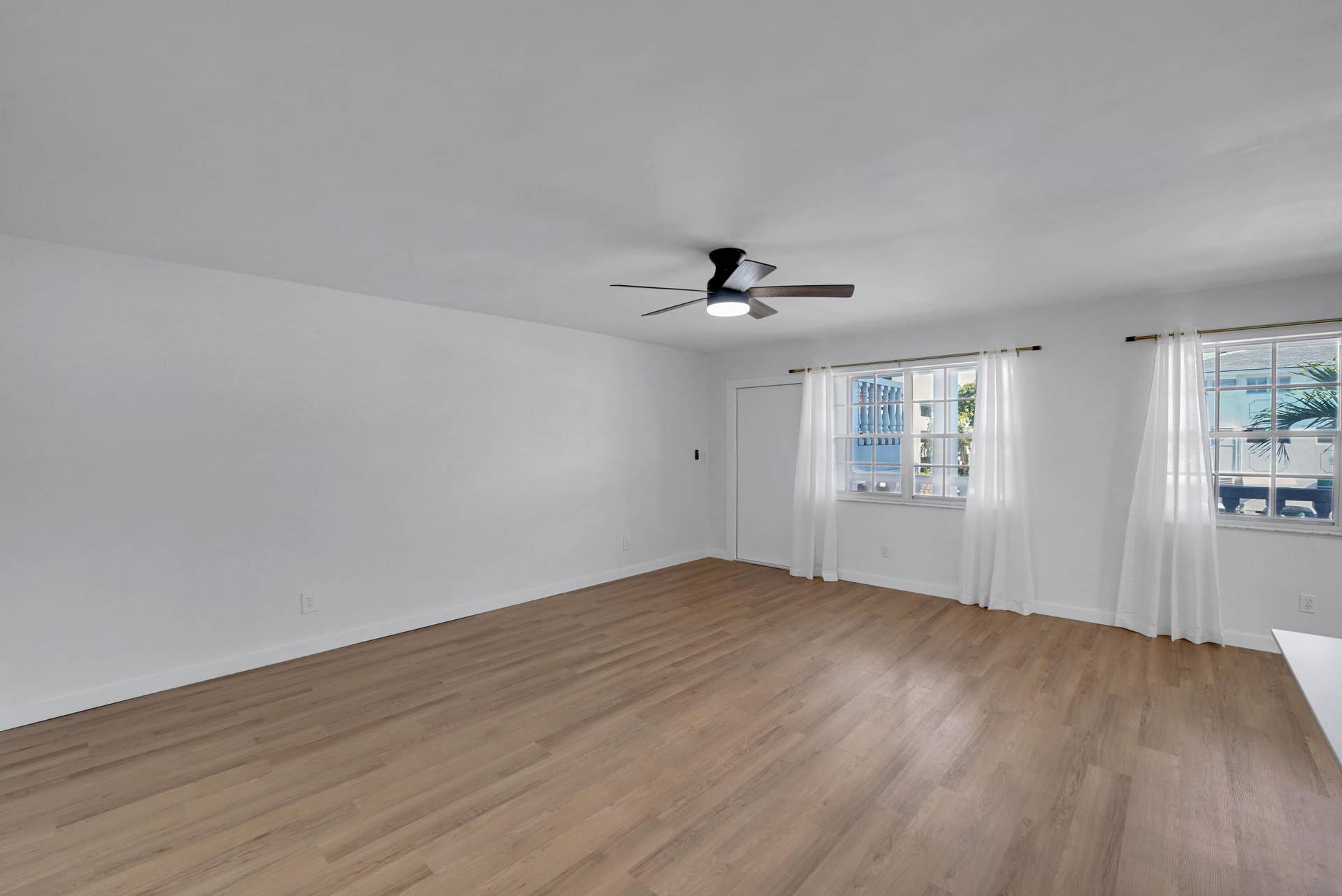 5203 NE 24th Terrace, #B207, Fort Lauderdale, FL 33308 Kit close2