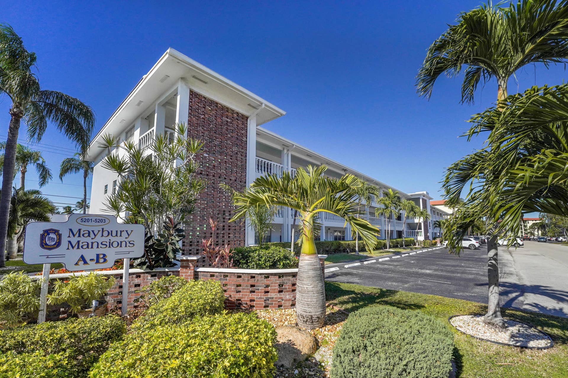5203 NE 24th Terrace, #B207, Fort Lauderdale, FL 33308 Front Bld