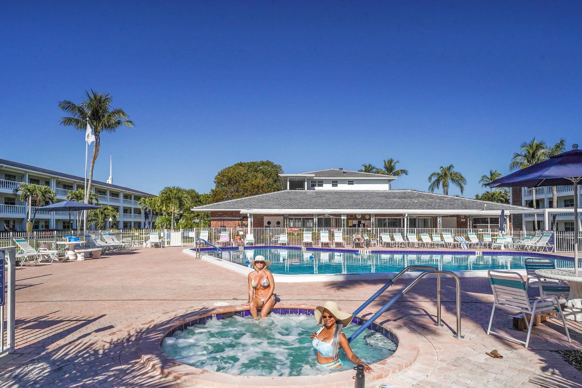 5203 NE 24th Terrace, #B207, Fort Lauderdale, FL 33308 hot tub pool
