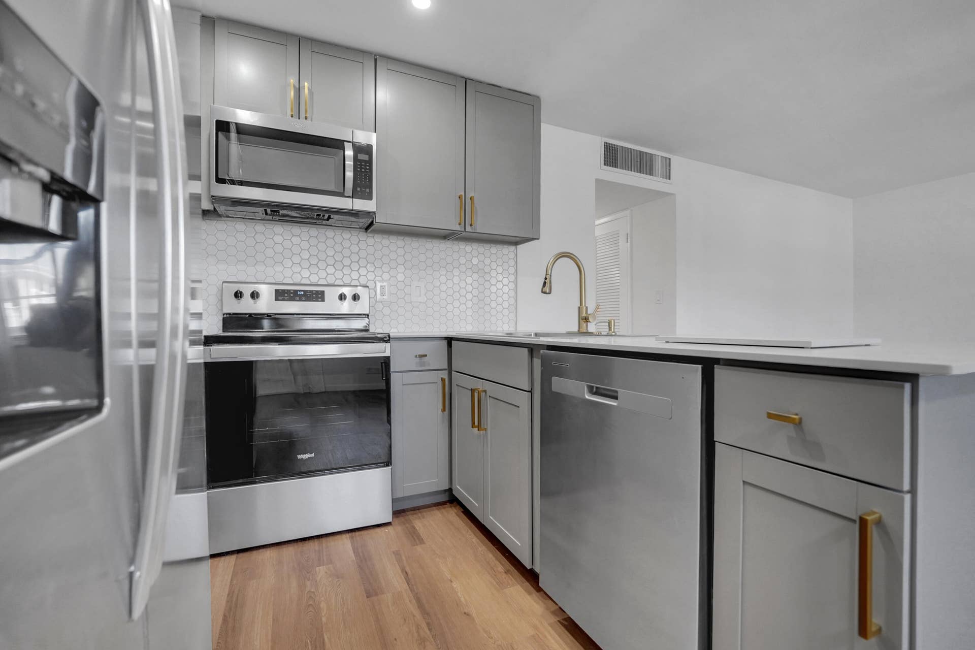 5203 NE 24th Terrace, #B207, Fort Lauderdale, FL 33308 DSC01974