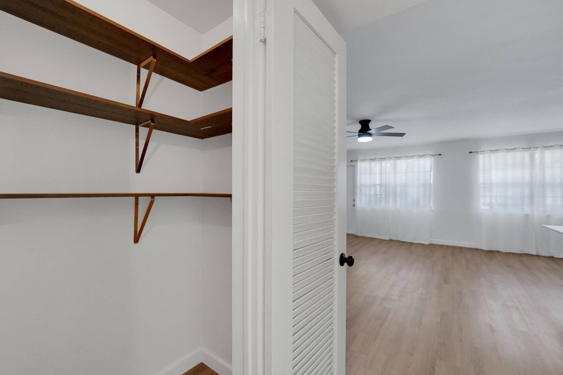 5203 NE 24th Terrace, #B207, Fort Lauderdale, FL 33308 Pantry LivRm