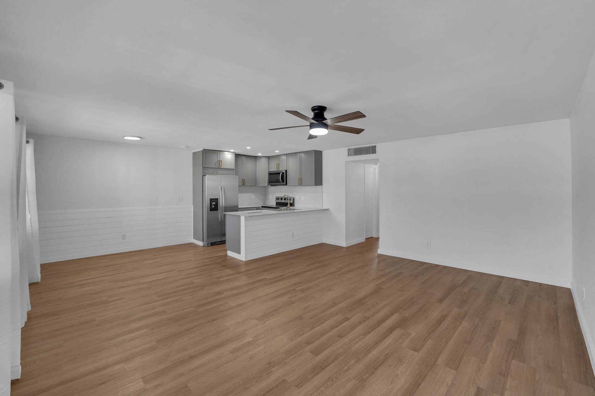 5203 NE 24th Terrace, #B207, Fort Lauderdale, FL 33308 LivDinKit Wide