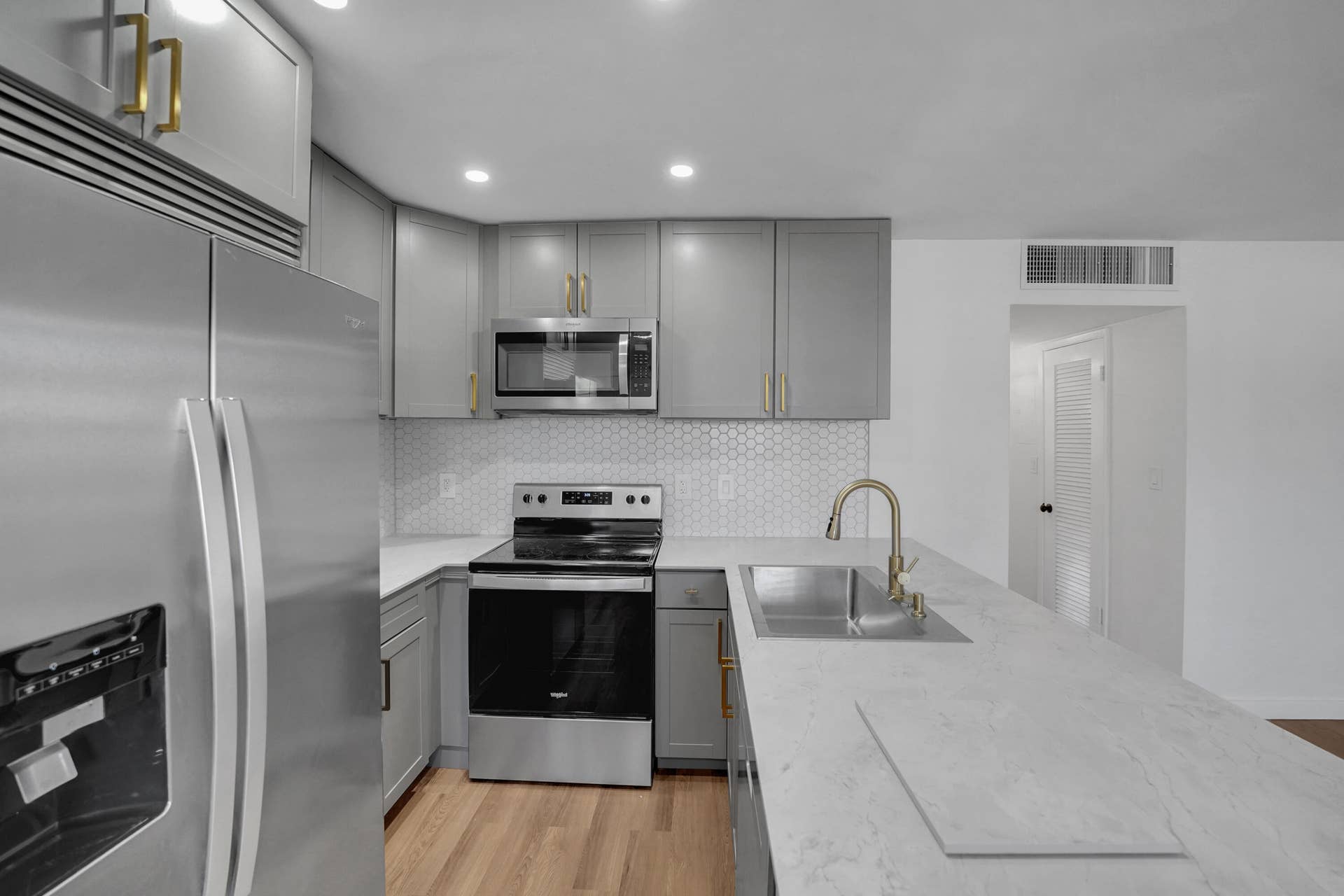 5203 NE 24th Terrace, #B207, Fort Lauderdale, FL 33308 DSC01971