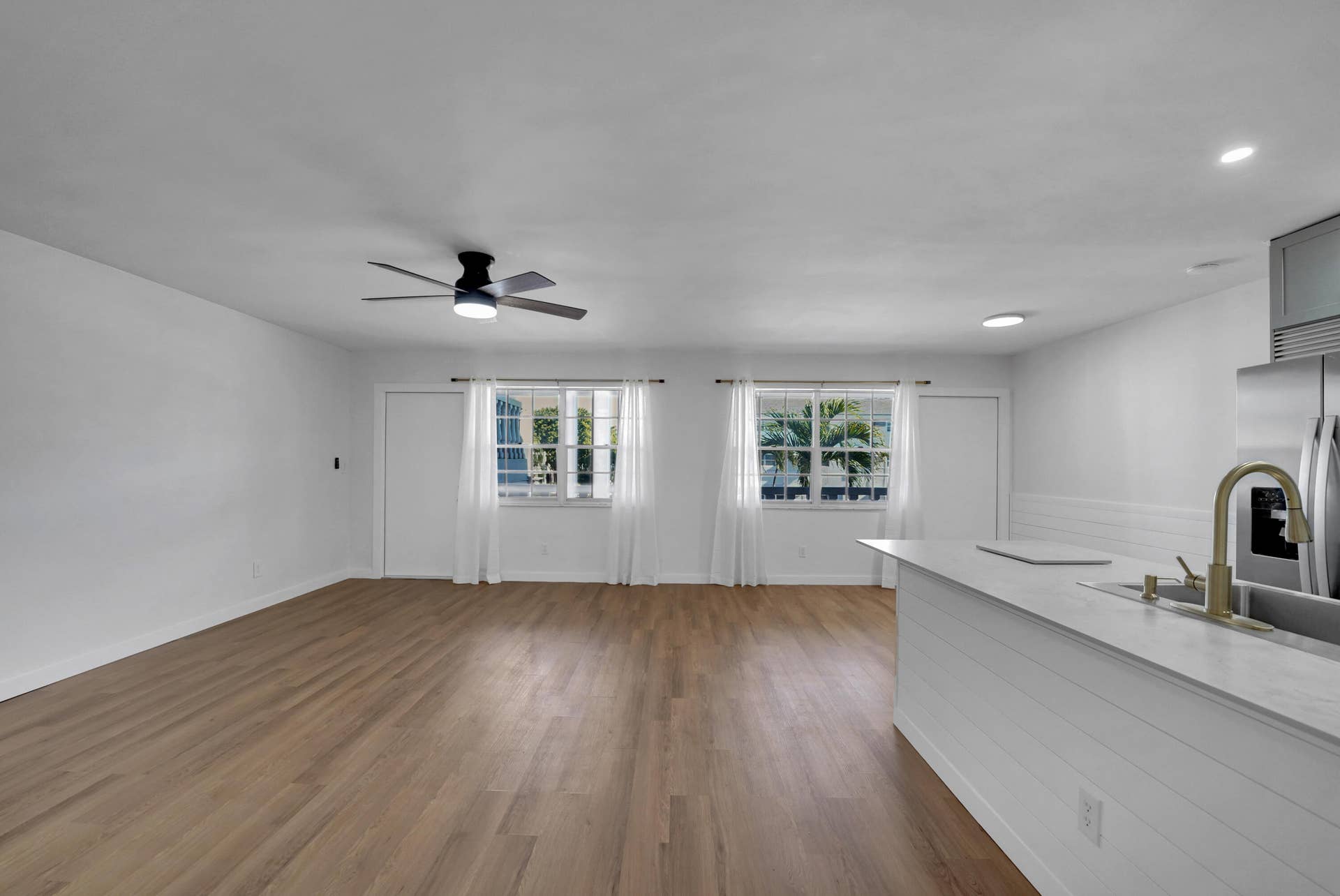 5203 NE 24th Terrace, #B207, Fort Lauderdale, FL 33308 Living Dining