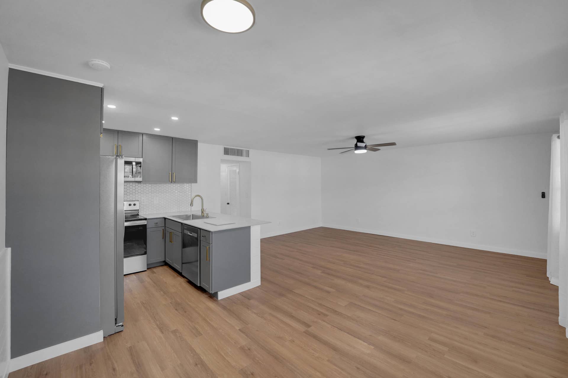5203 NE 24th Terrace, #B207, Fort Lauderdale, FL 33308 Kit Liv