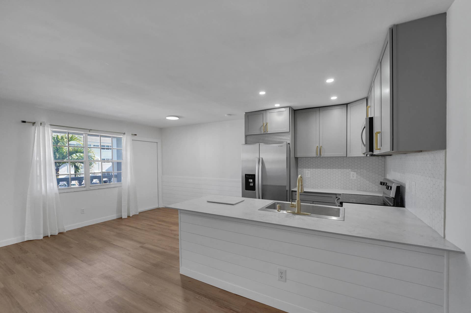 5203 NE 24th Terrace, #B207, Fort Lauderdale, FL 33308 KitDin