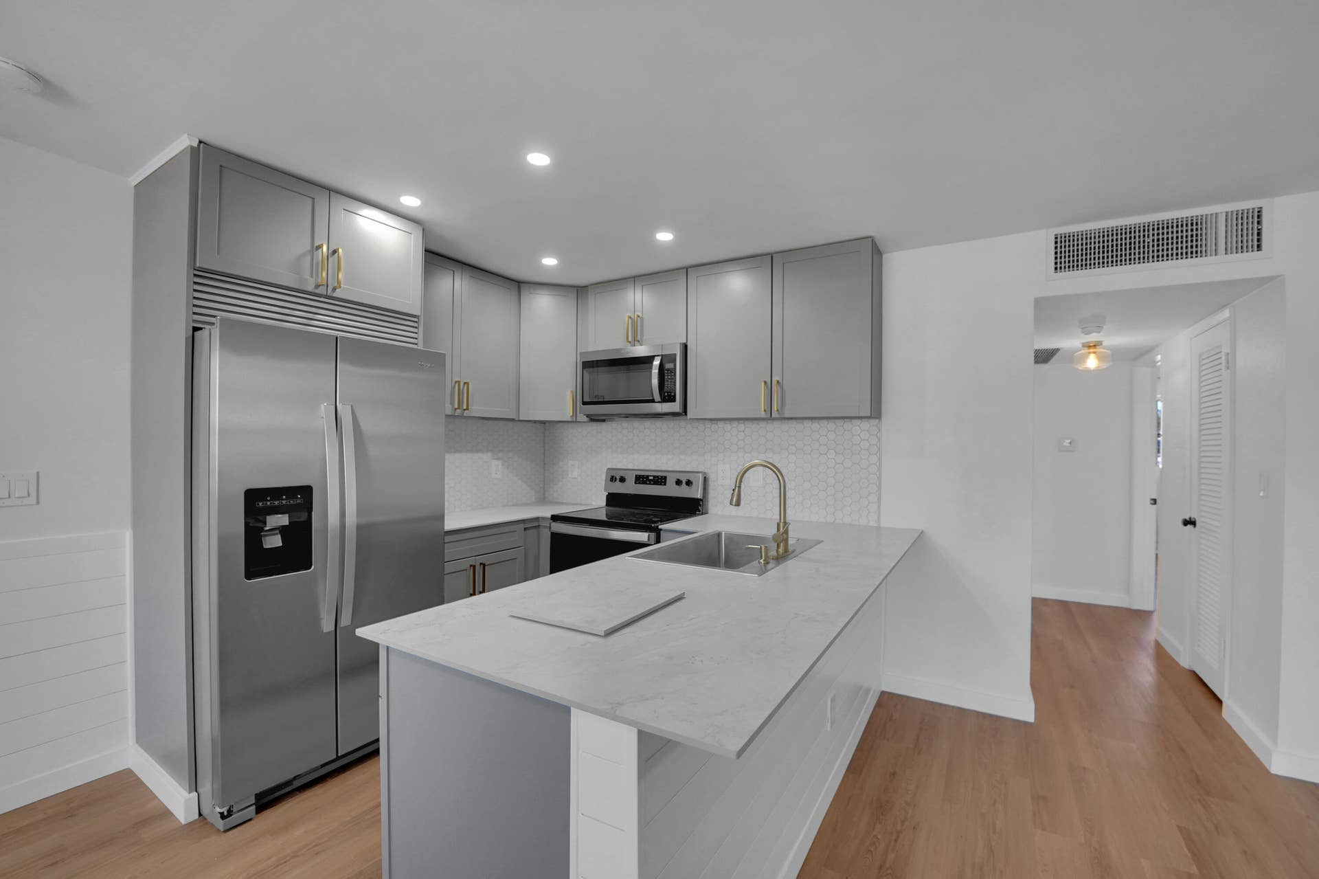 5203 NE 24th Terrace, #B207, Fort Lauderdale, FL 33308 Kitchen close