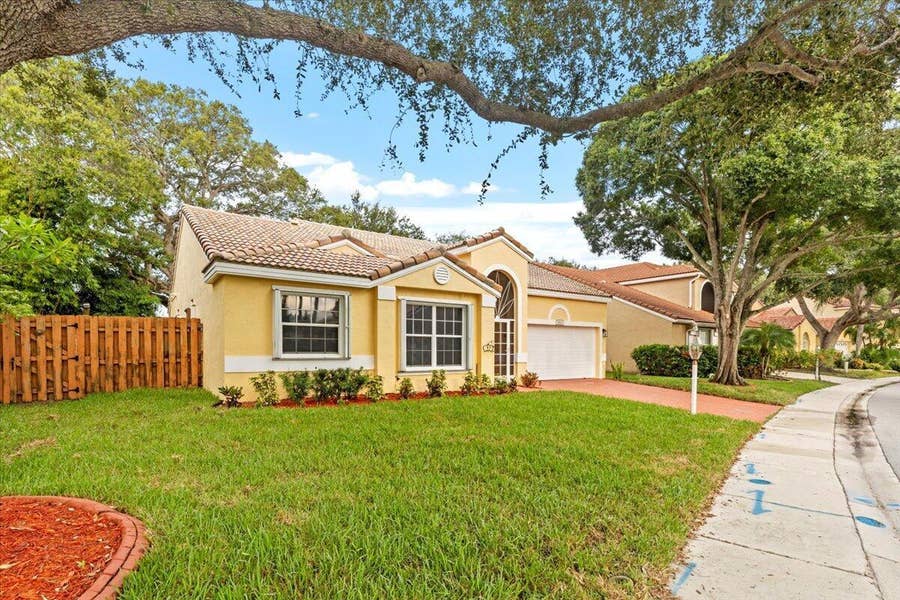 Property photo for 1033 W Siena Oaks Cir Circle W, Palm Beach Gardens, FL