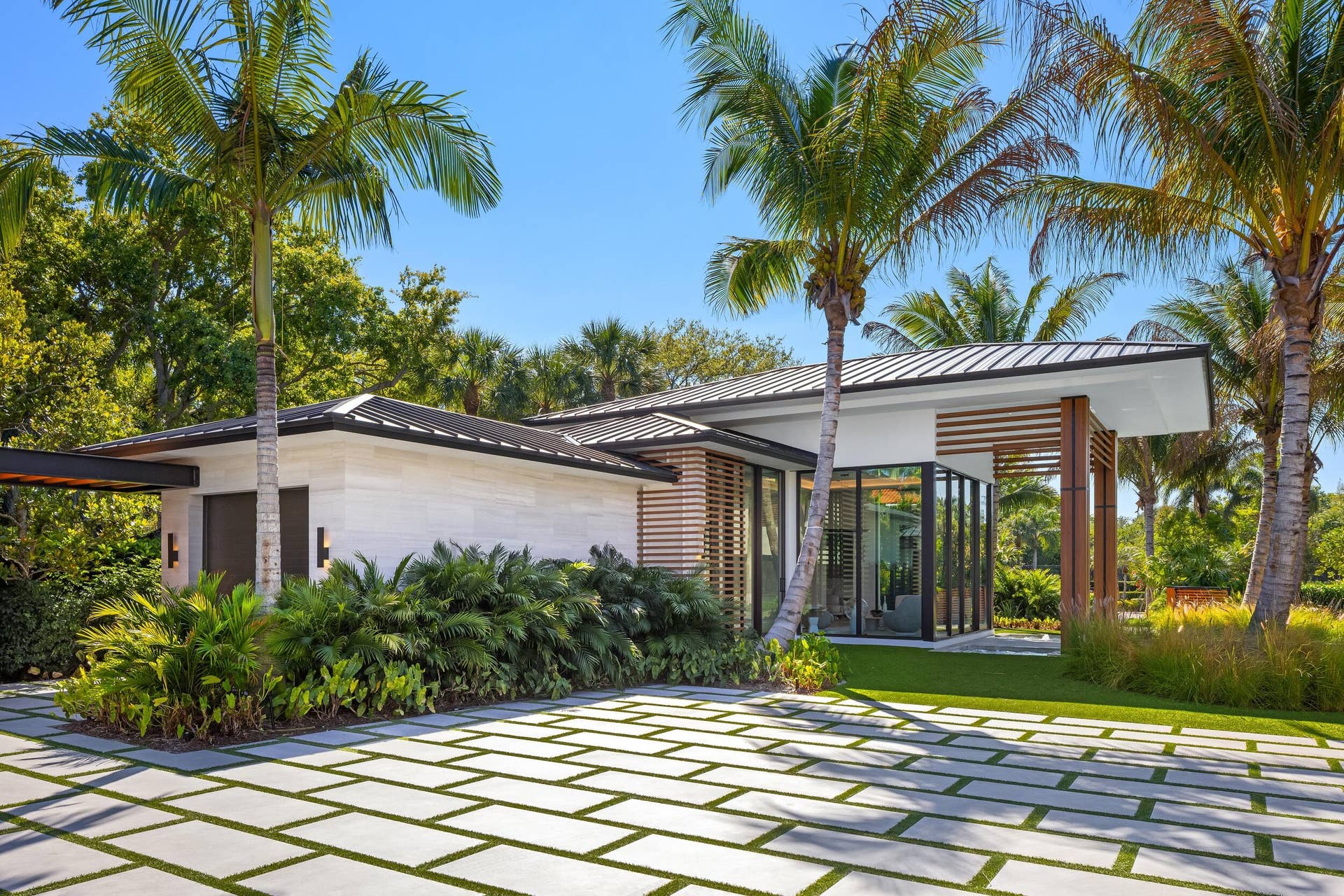 2415 Casas De Marbella Drive, Palm Beach Gardens, FL 33410 Guest House 13