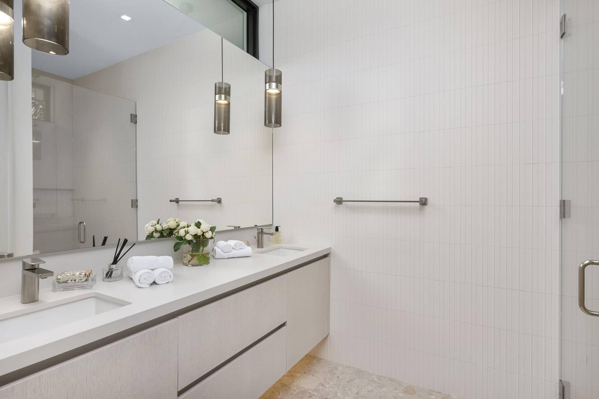 2415 Casas De Marbella Drive, Palm Beach Gardens, FL 33410 Guest Bath 3