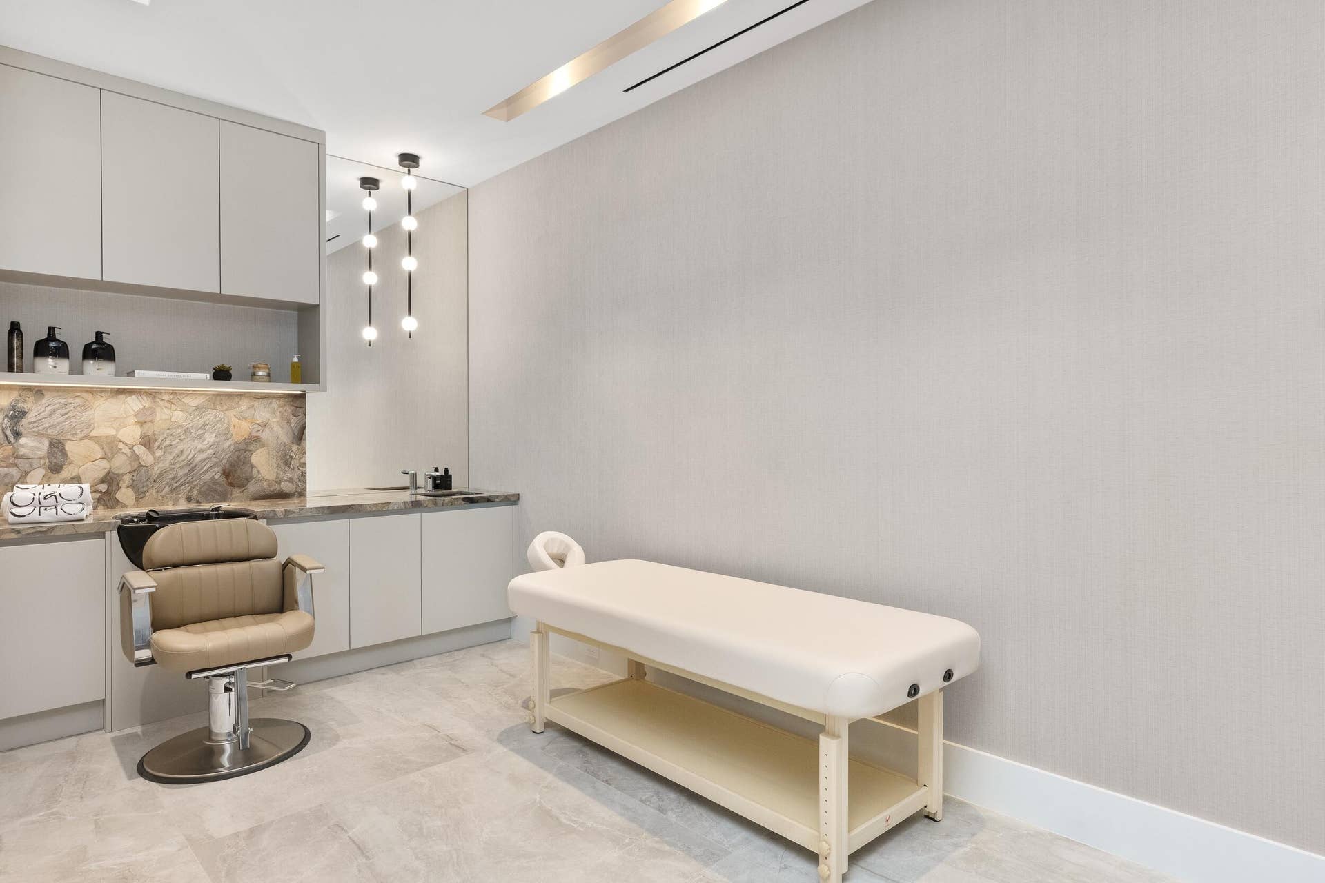 2415 Casas De Marbella Drive, Palm Beach Gardens, FL 33410 Hair Salon 1