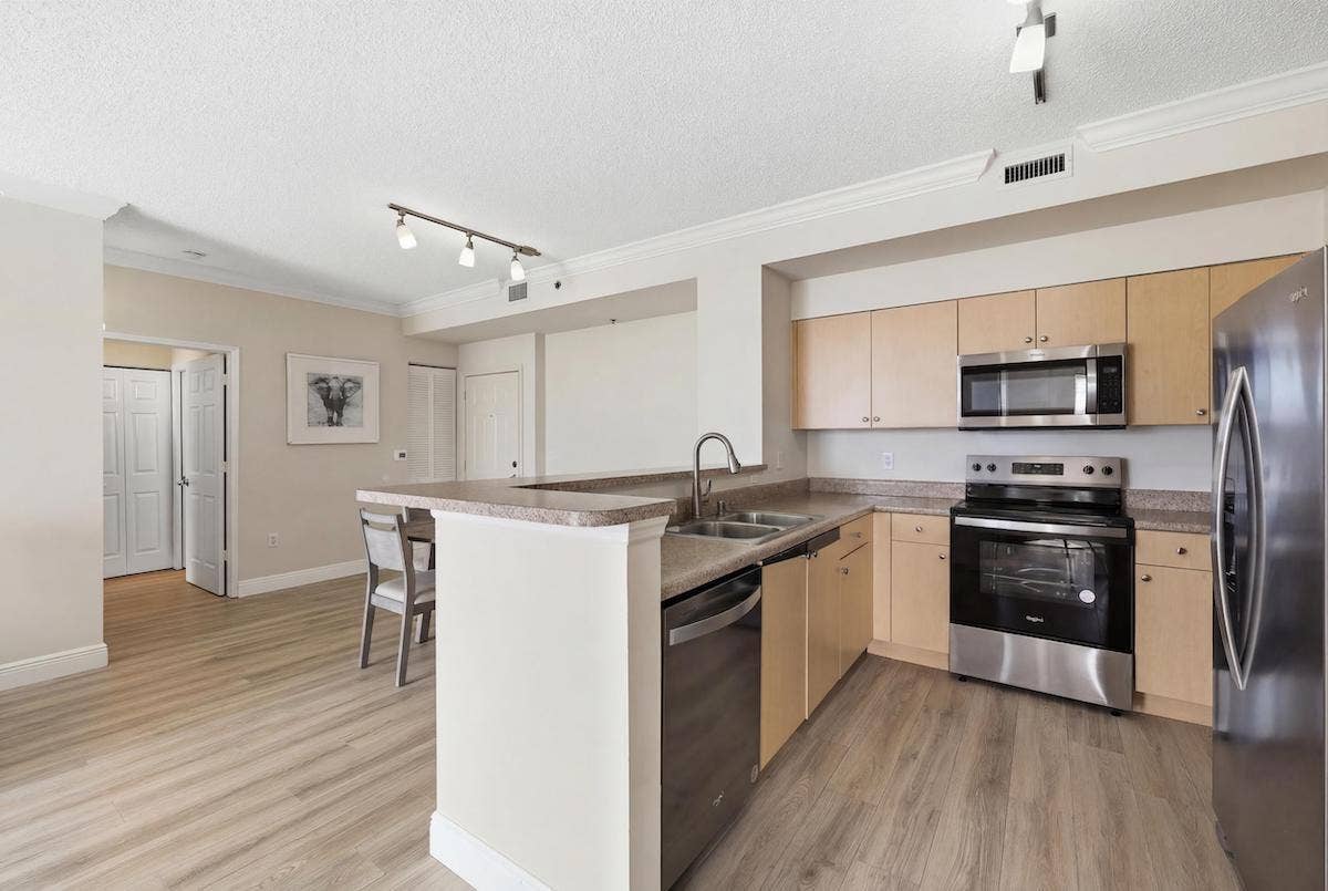 616 Clearwater Park Road, #1106, West Palm Beach, FL 33401 Updated stainless appliances