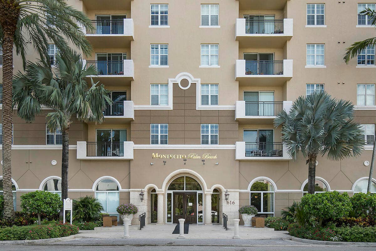 616 Clearwater Park Road, #1106, West Palm Beach, FL 33401 Entrance