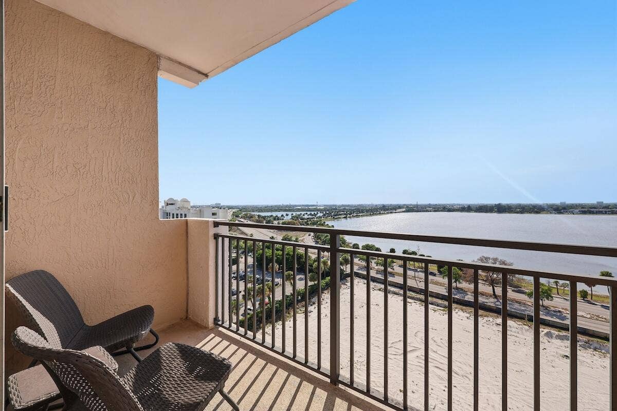 616 Clearwater Park Road, #1106, West Palm Beach, FL 33401 West-facing balcony