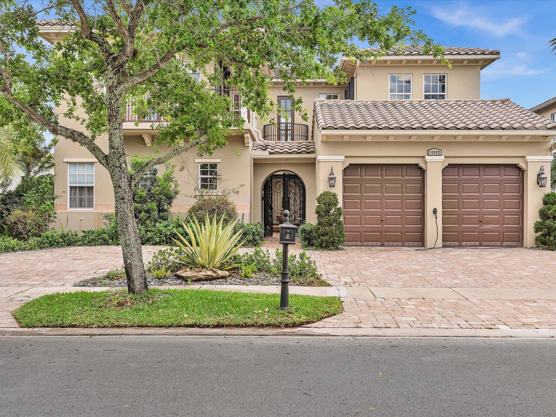 10982 NW 81st Manor, Parkland, FL 33076 Front Exposure