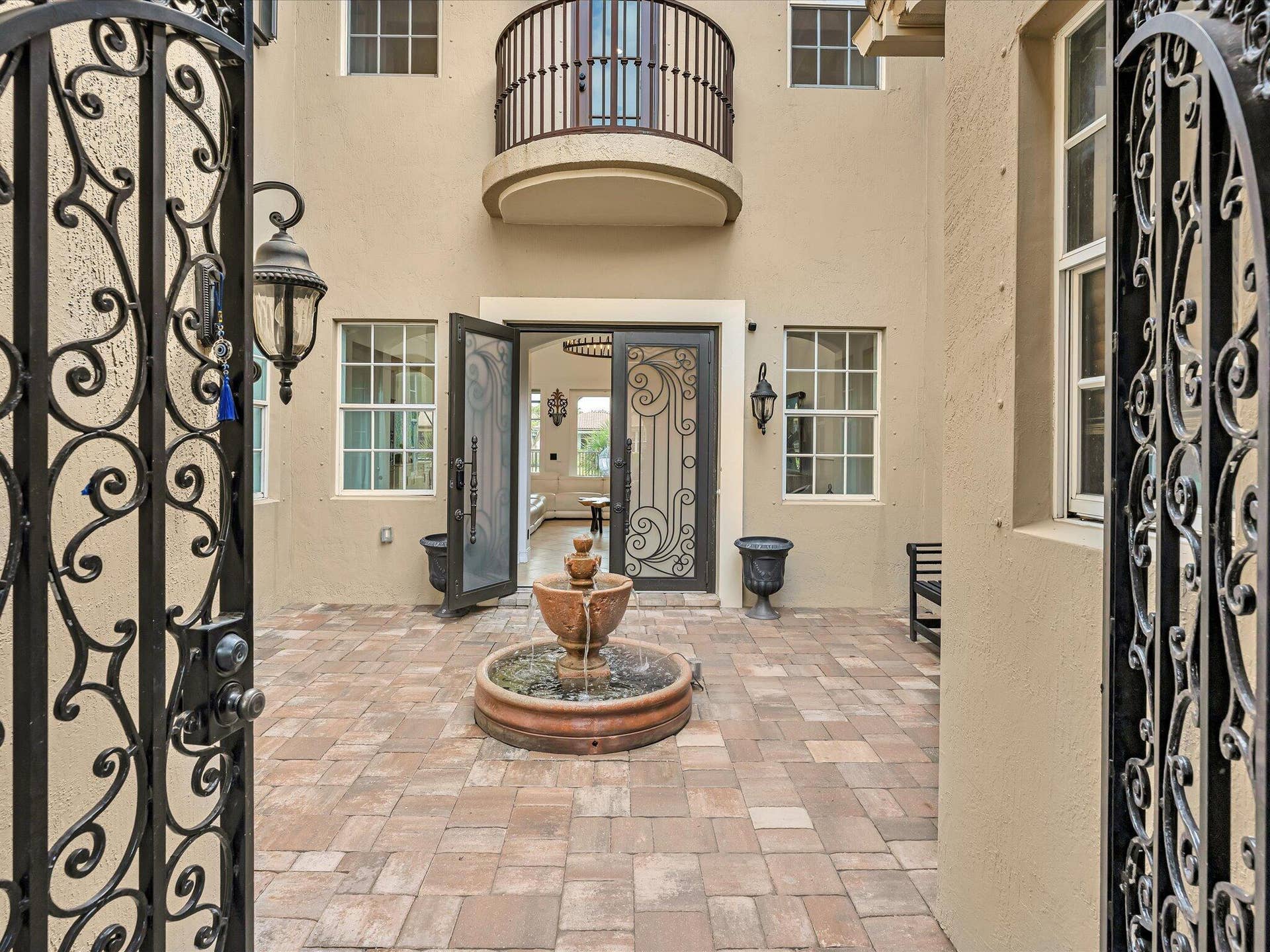 10982 NW 81st Manor, Parkland, FL 33076 Walkway