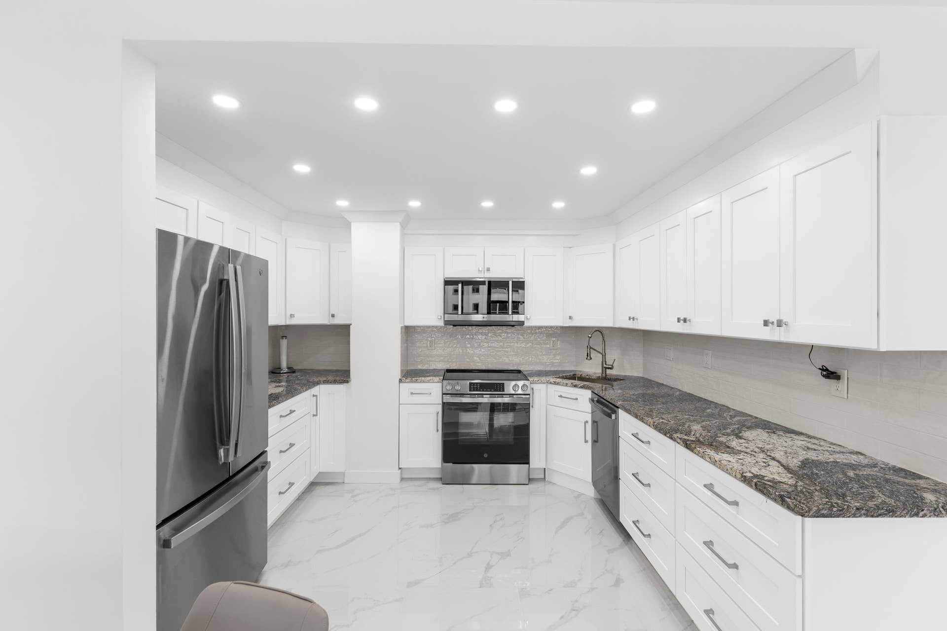 3800 Galt Ocean Drive, #808, Fort Lauderdale, Fort Lauderdale, FL 33308 Kitchen