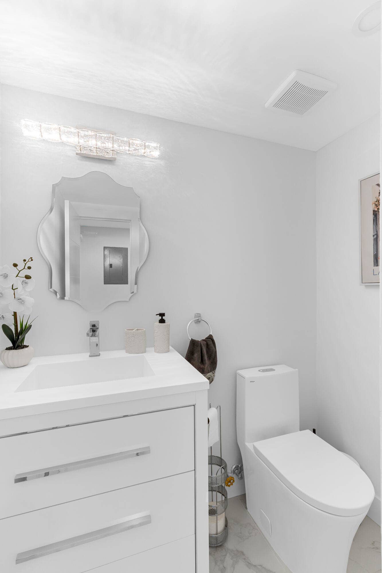3800 Galt Ocean Drive, #808, Fort Lauderdale, Fort Lauderdale, FL 33308 Half Bathroom