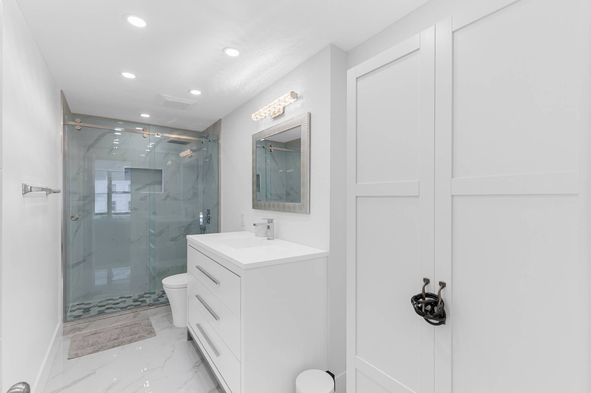 3800 Galt Ocean Drive, #808, Fort Lauderdale, Fort Lauderdale, FL 33308 Main Bathroom