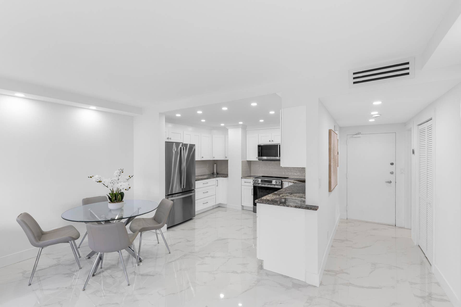 3800 Galt Ocean Drive, #808, Fort Lauderdale, Fort Lauderdale, FL 33308 Dining/Kitchen/Hall