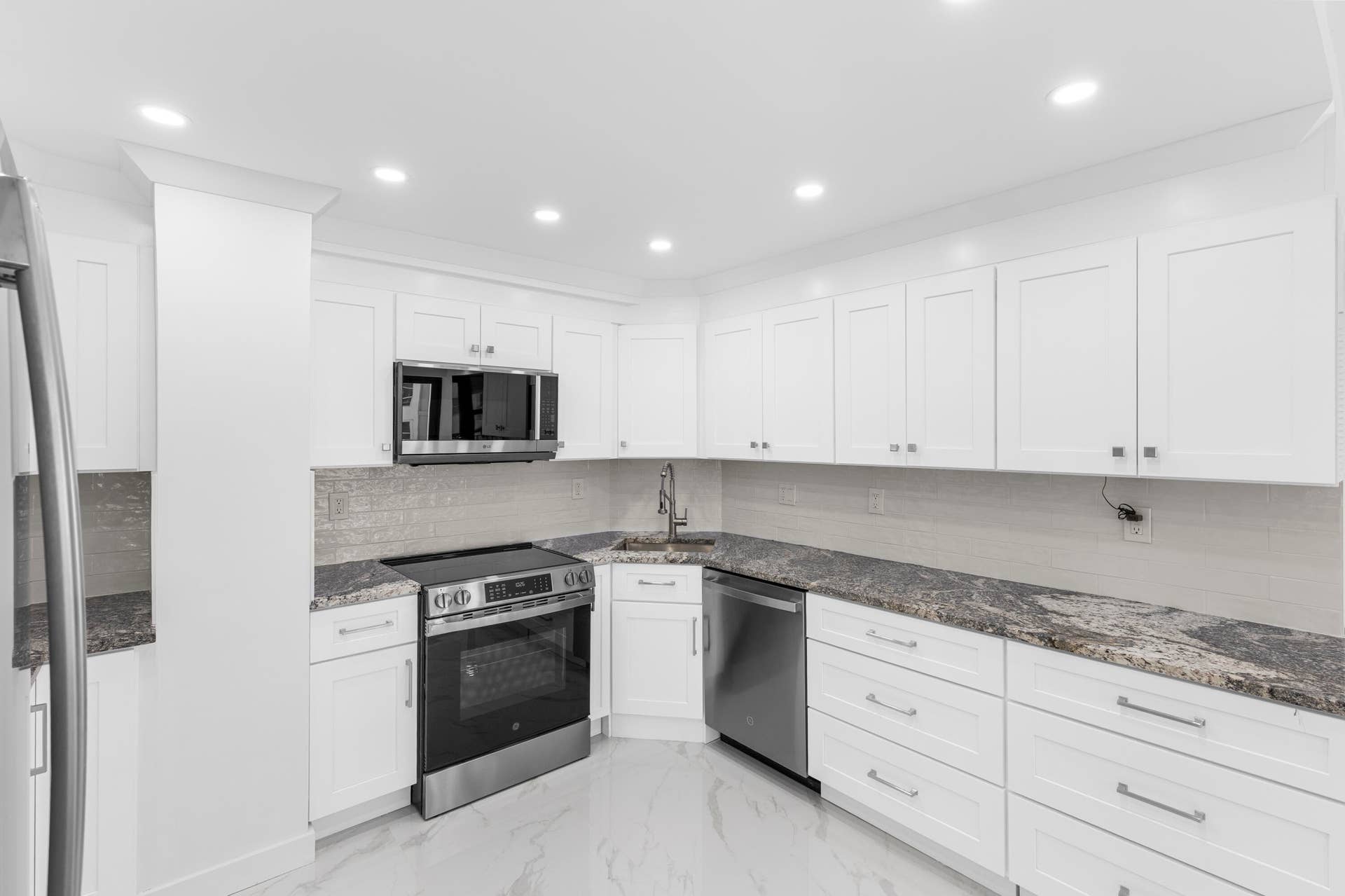 3800 Galt Ocean Drive, #808, Fort Lauderdale, Fort Lauderdale, FL 33308 Kitchen