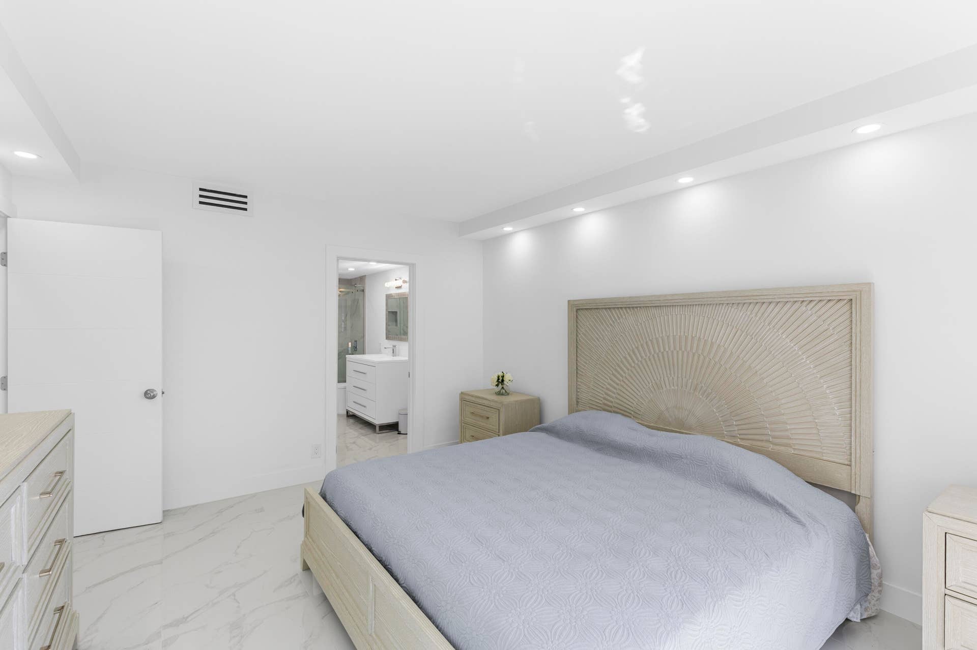 3800 Galt Ocean Drive, #808, Fort Lauderdale, Fort Lauderdale, FL 33308 Bedroom