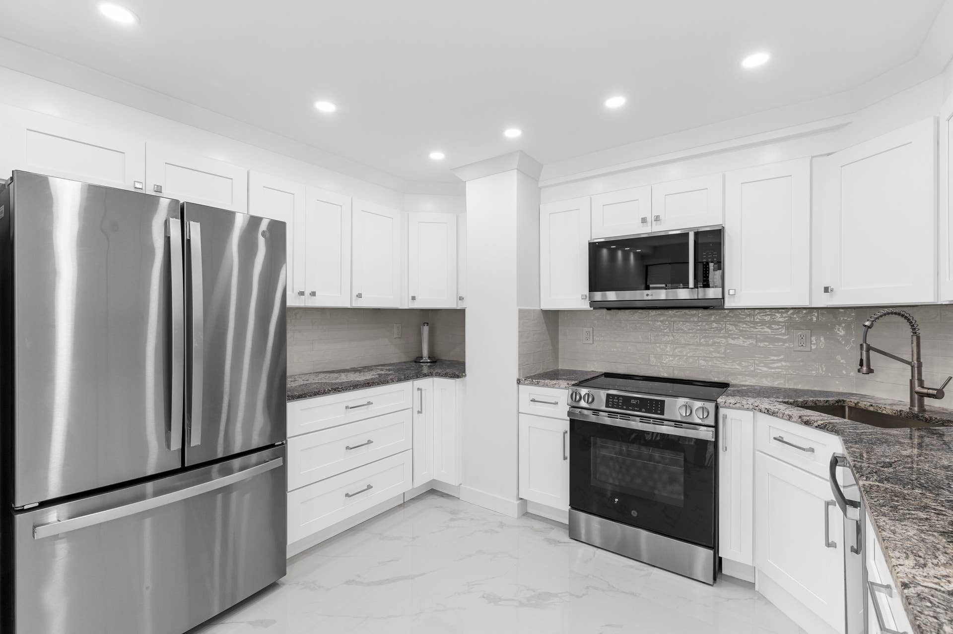 3800 Galt Ocean Drive, #808, Fort Lauderdale, Fort Lauderdale, FL 33308 Kitchen