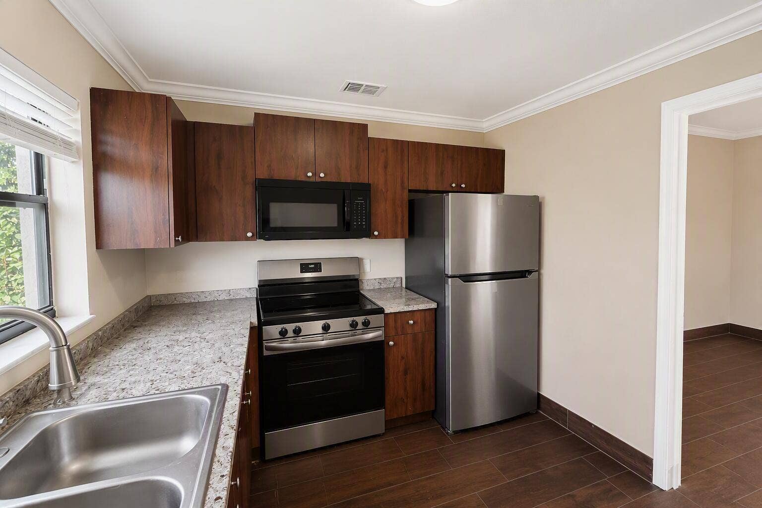 3762 Mil Race Court, Greenacres, FL 33463 Kitchen