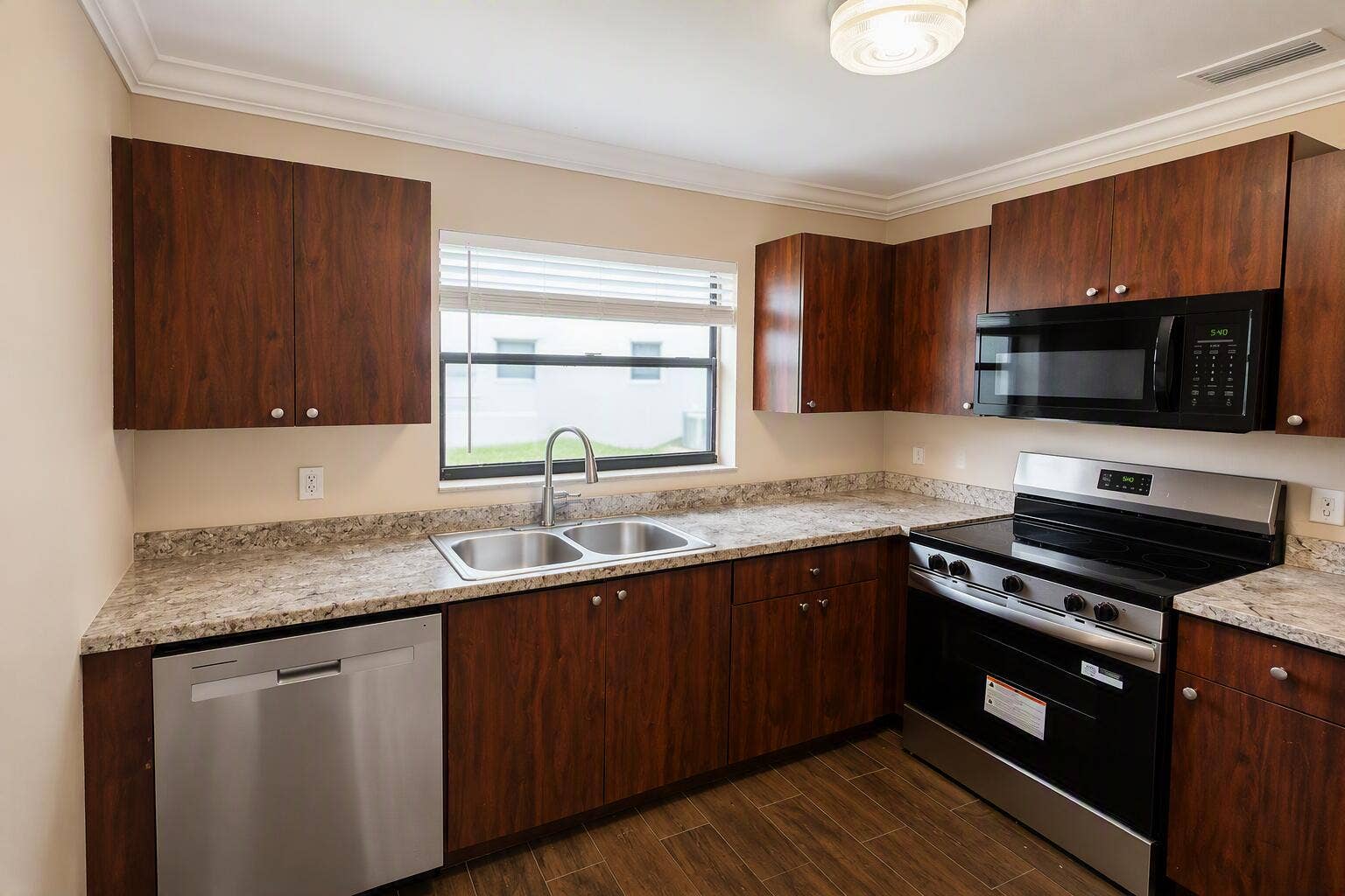 3762 Mil Race Court, Greenacres, FL 33463 Kitchen