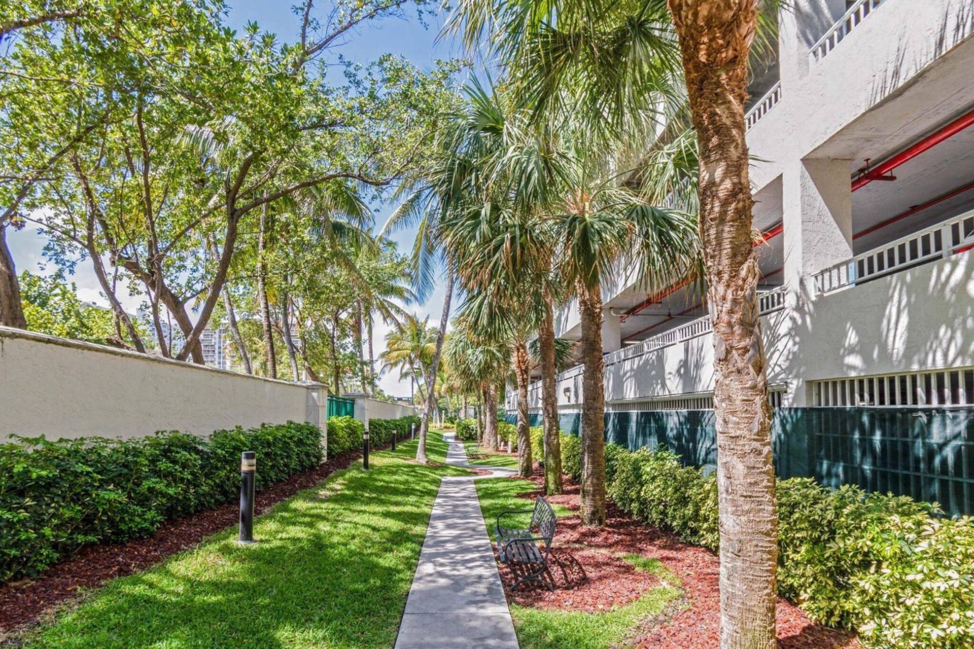 3100 N Ocean Boulevard, #1501, Fort Lauderdale, Fort Lauderdale, FL 33308 077-13-079-Dog Walk Building 1