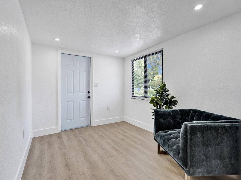 3661 NE 8th Avenue, Oakland Park, FL 33334 ROY00920