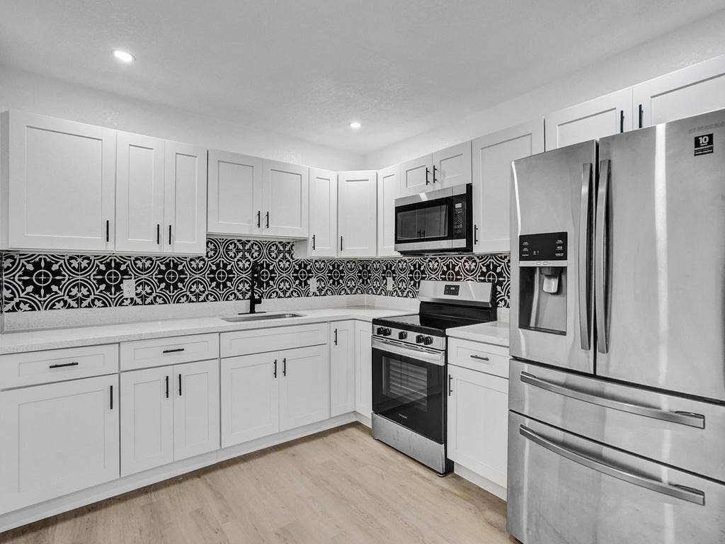 3661 NE 8th Avenue, Oakland Park, FL 33334 ROY00905