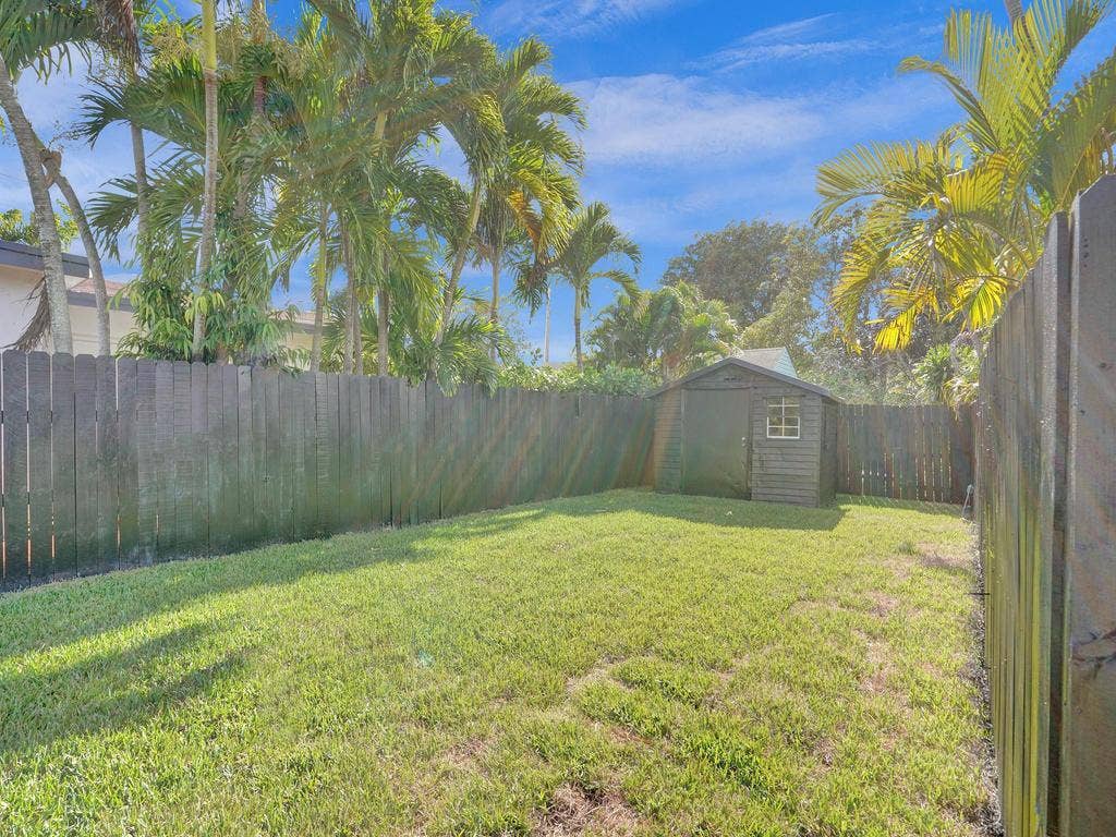 3661 NE 8th Avenue, Oakland Park, FL 33334 ROY00983