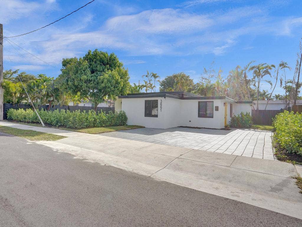 3661 NE 8th Avenue, Oakland Park, FL 33334 ROY00956