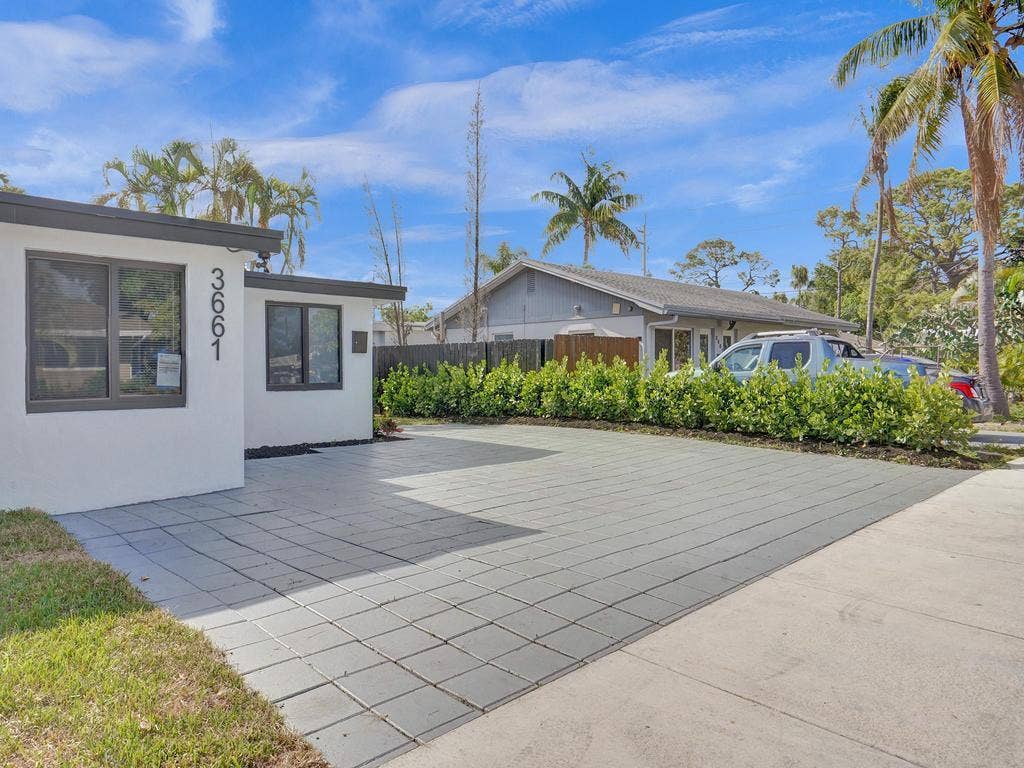 3661 NE 8th Avenue, Oakland Park, FL 33334 ROY00950
