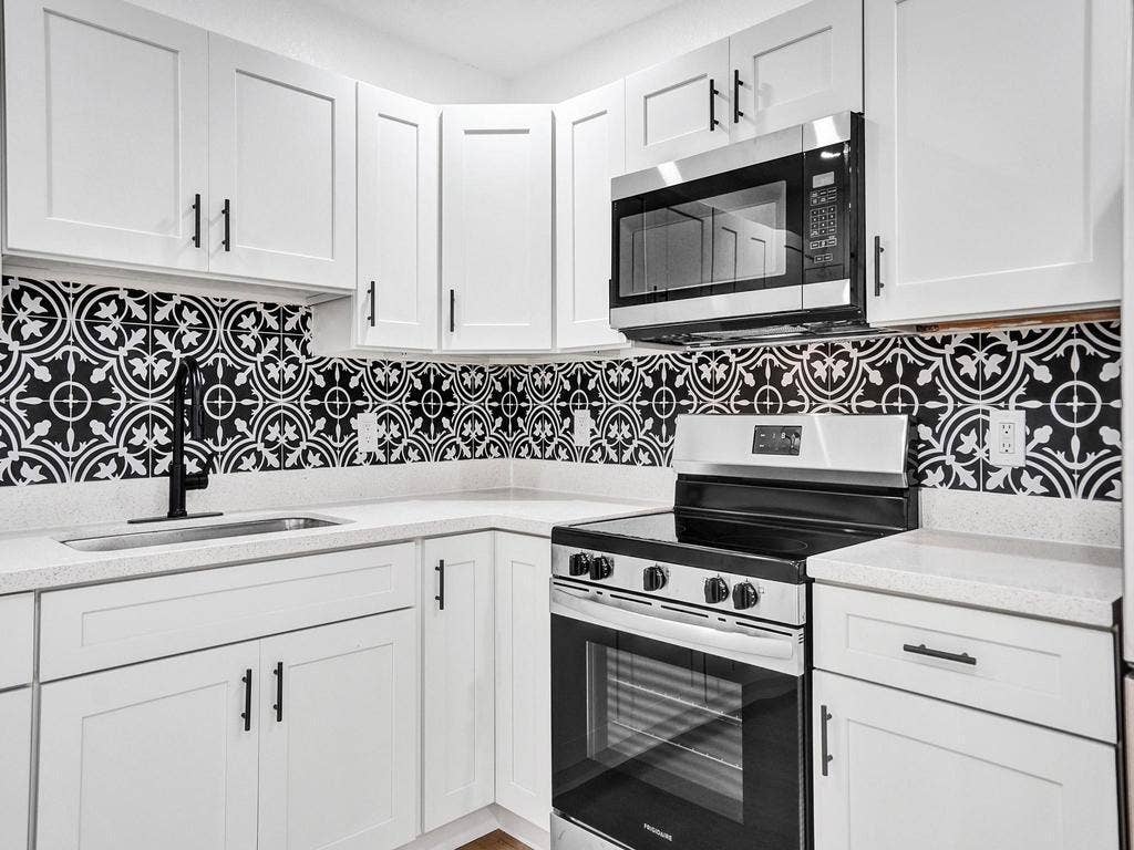 3661 NE 8th Avenue, Oakland Park, FL 33334 ROY00908