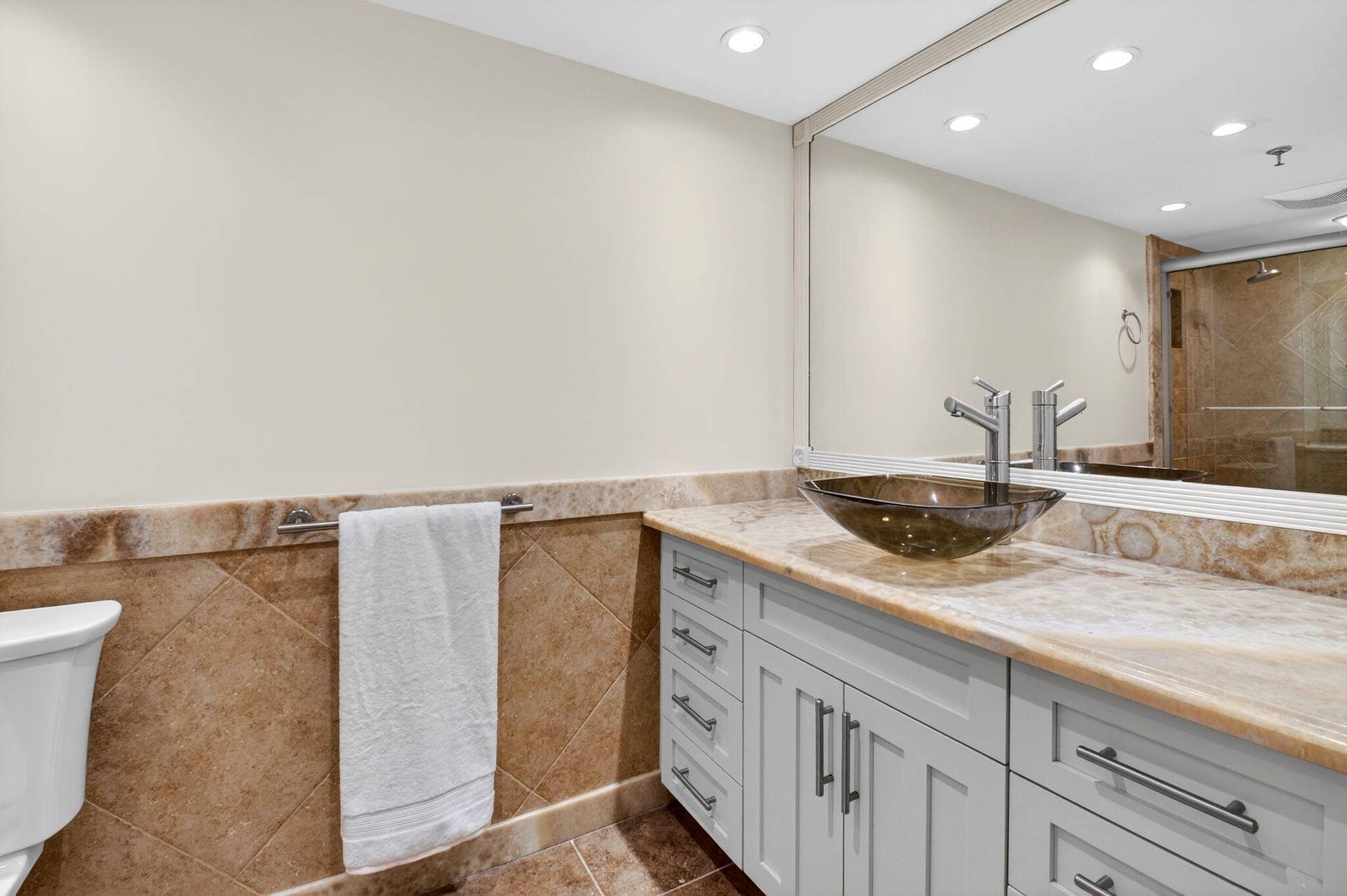 4605 S Ocean Boulevard, #5a, Highland Beach, FL 33487 13 Second Bathroom