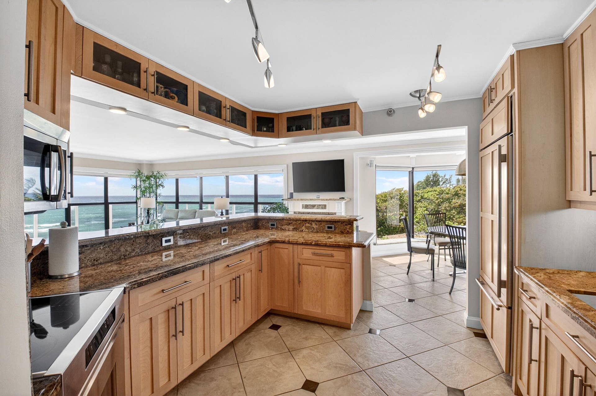4605 S Ocean Boulevard, #5a, Highland Beach, FL 33487 07 Open Kitchen with Direct Ocean View