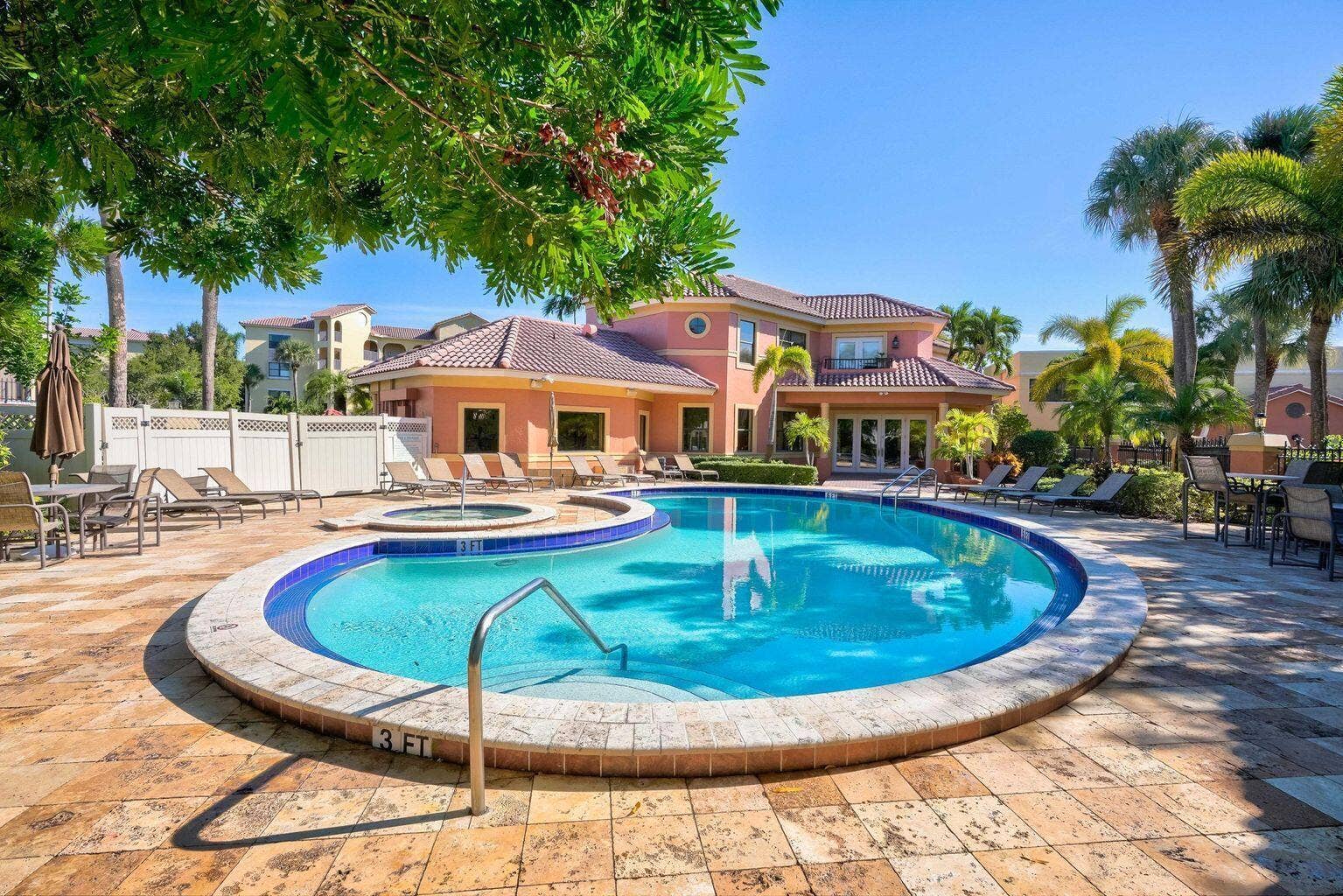800 Uno Lago Drive, #302, Juno Beach, FL 33408 Clubhouse Pool